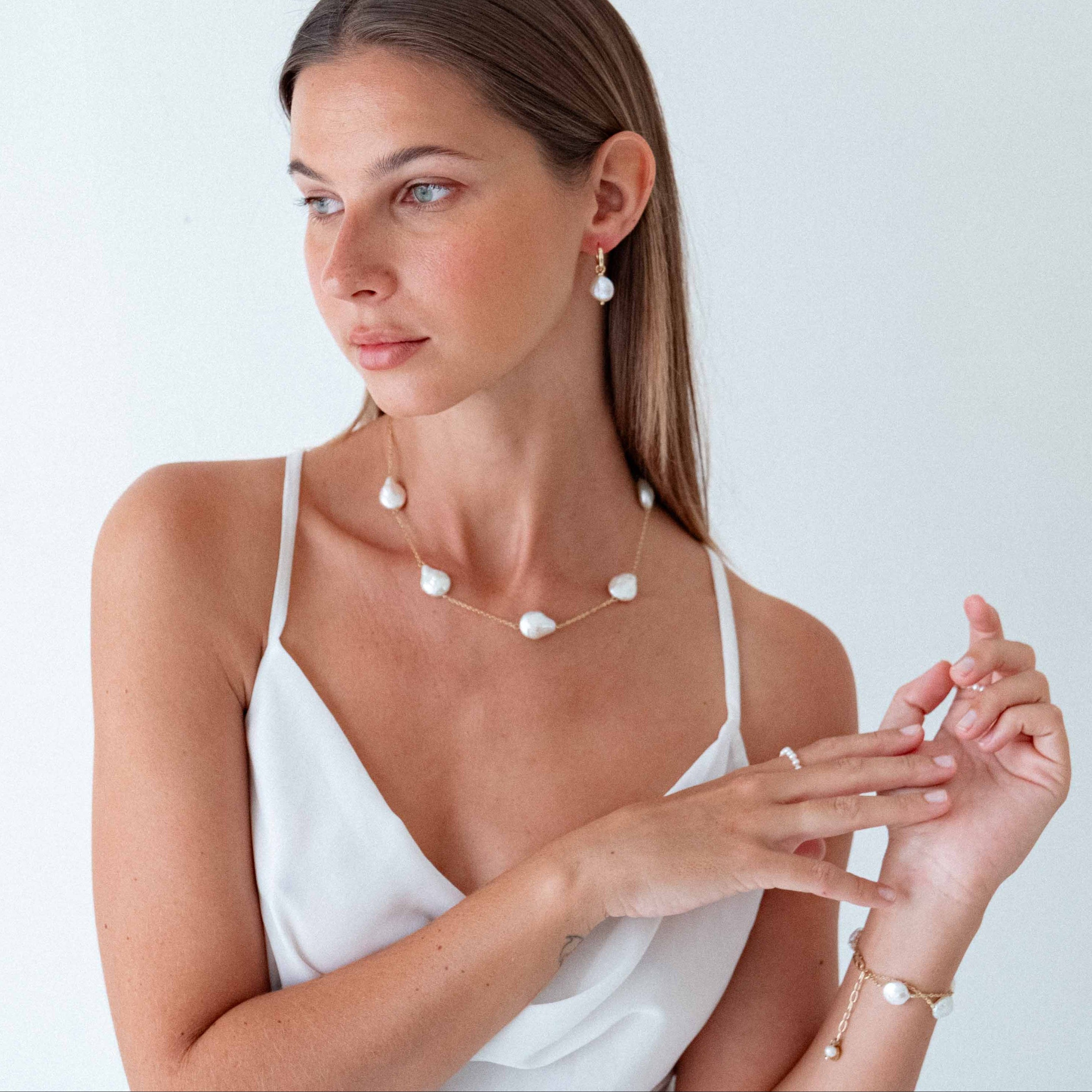 minimalis high-quality pearl jewelry with 18k gold-plated in Bali