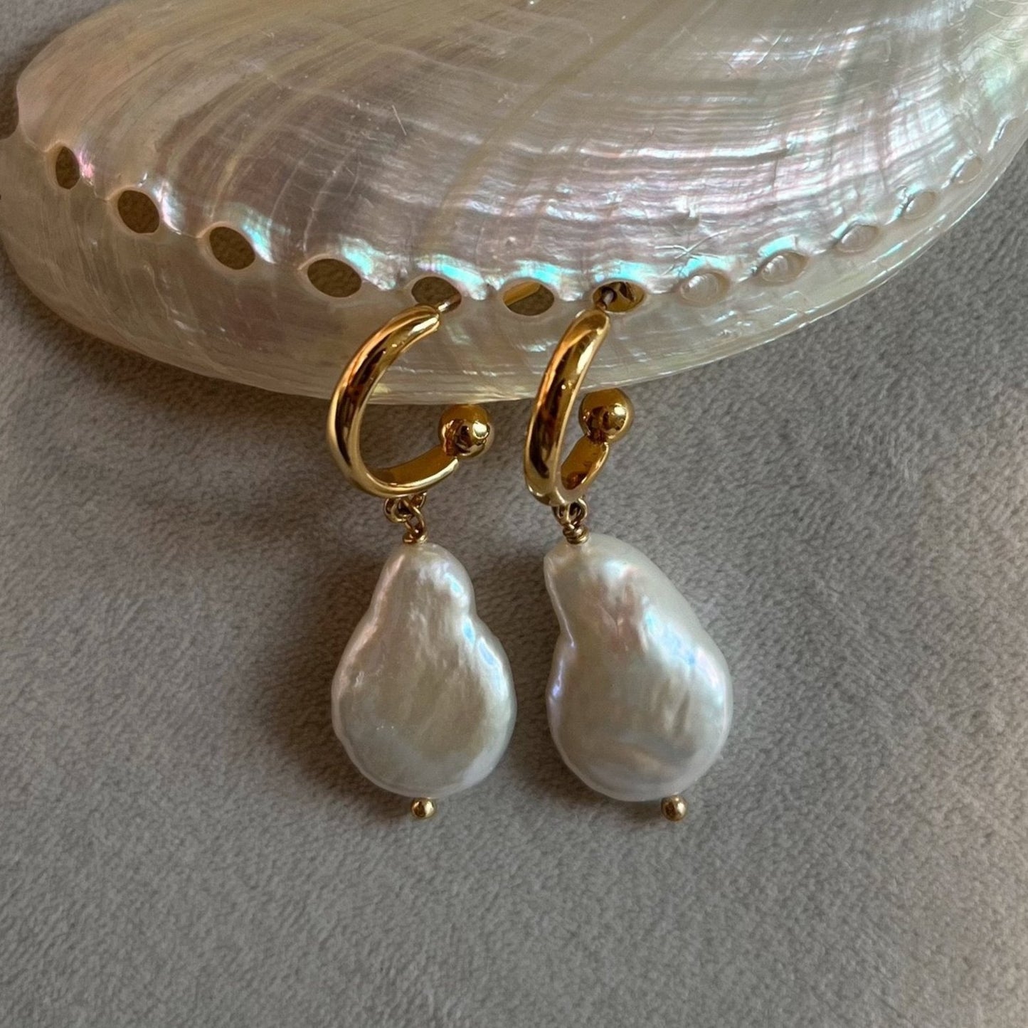 Mira Pearl Earrings