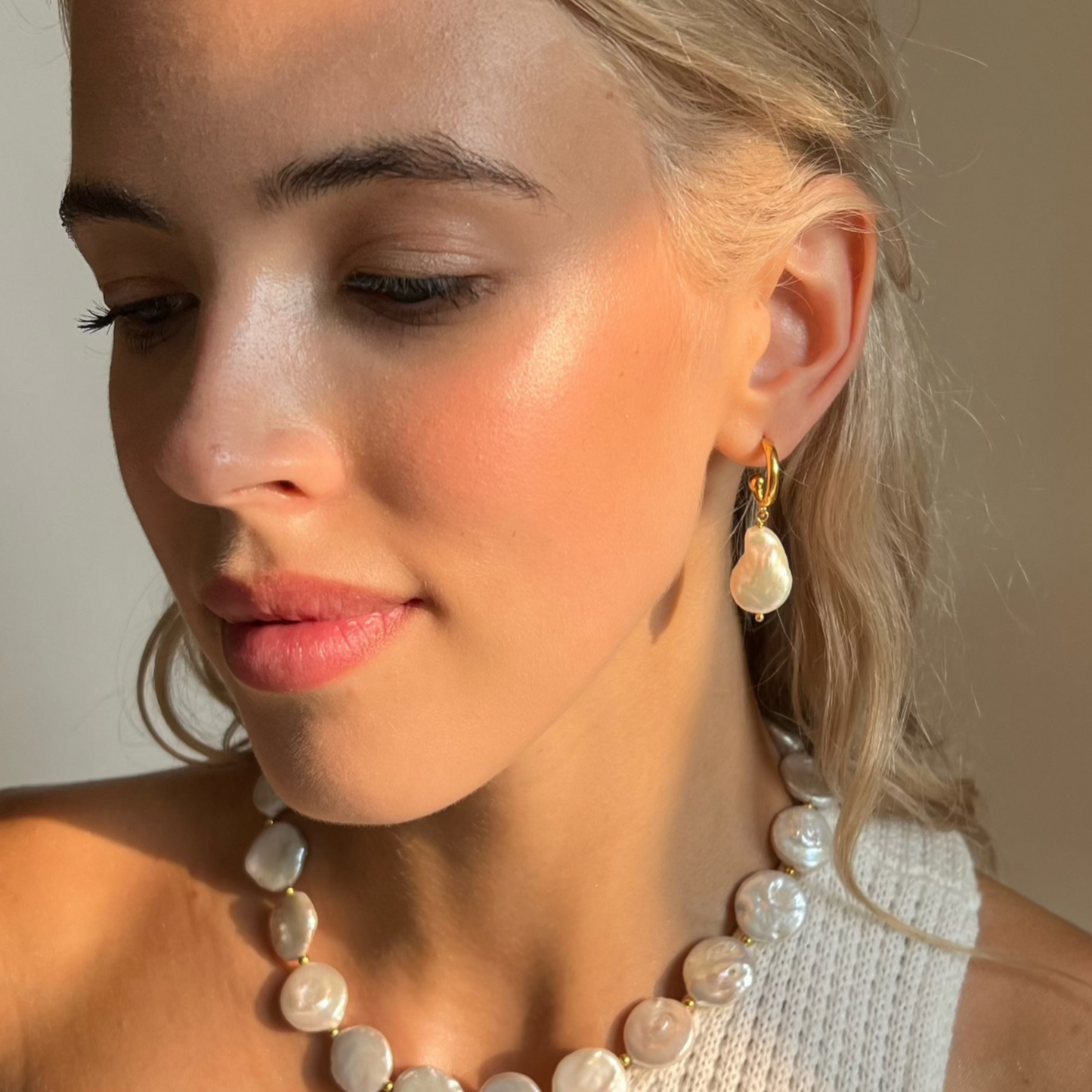 Mira Pearl Earrings