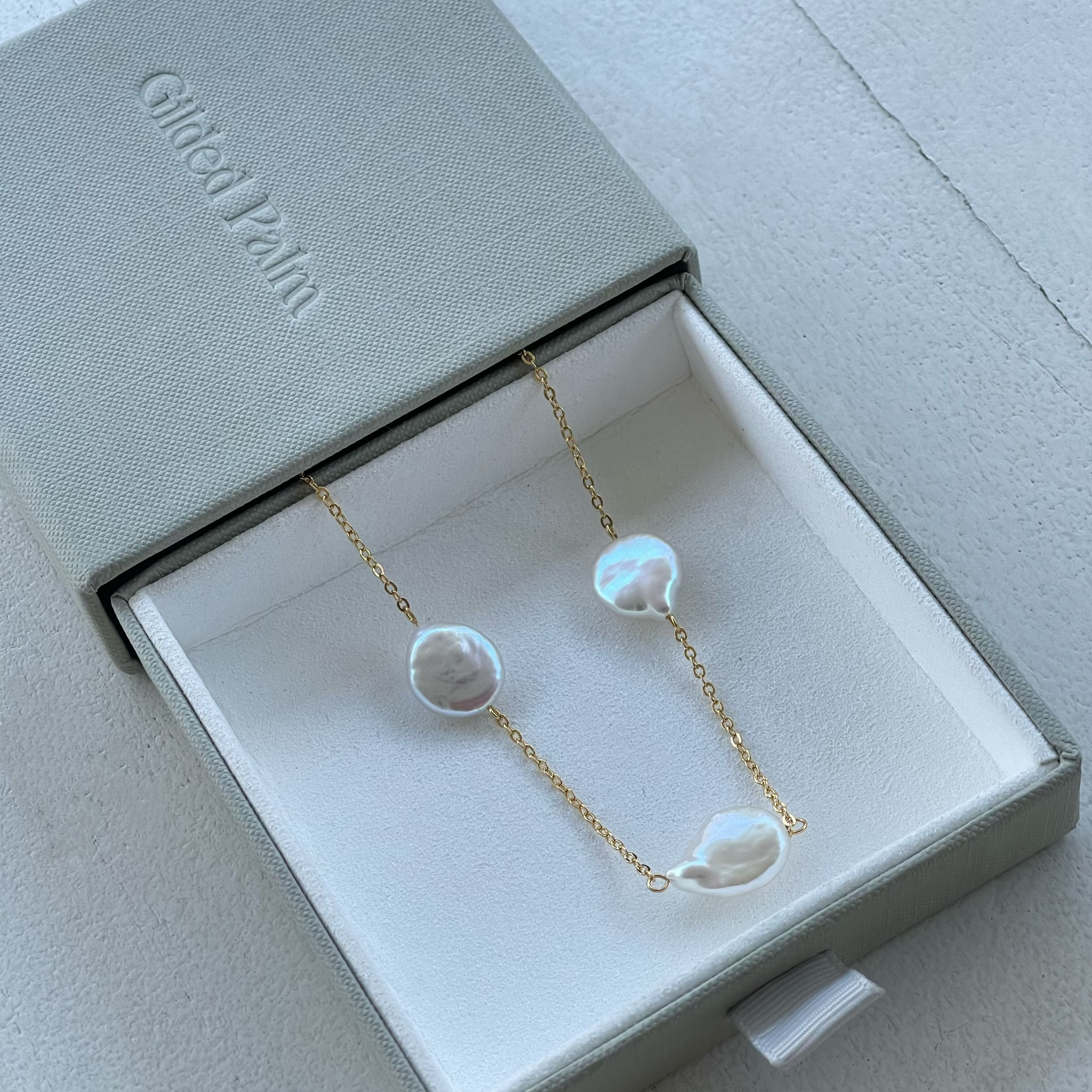 freshwater pearl necklace with gold in a box 