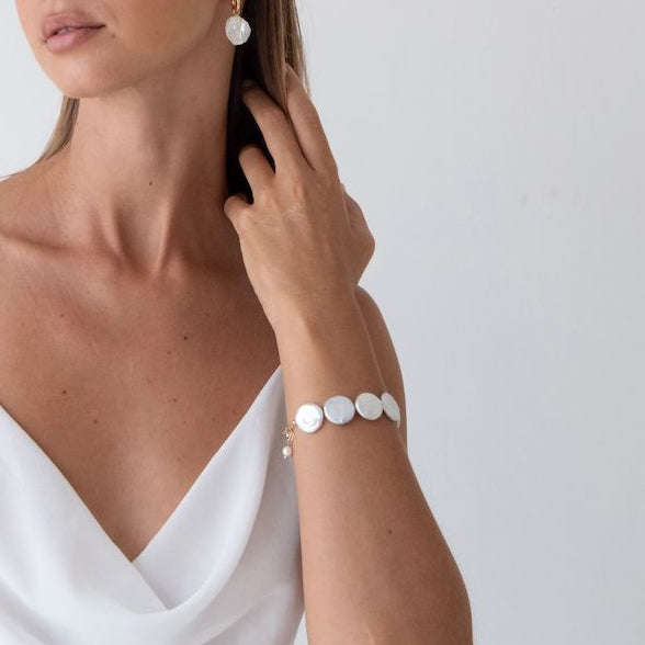 simple and elegant pearl bracelet for your everyday wear, minimalist pearl accessories in Bali to get attention