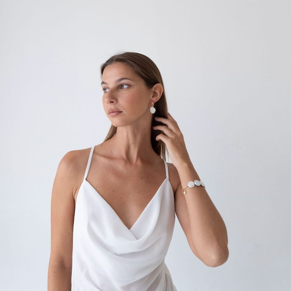 simple and elegant pearl bracelet for your everyday wear, minimalist pearl accessories in Bali to get attention